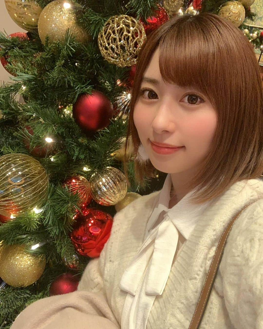 成瀬心美さんのインスタグラム写真 - (成瀬心美Instagram)「🎄 . 見に行ったクリスマスツリー 本当に素敵だった！ . 嬉しくてお写真沢山 撮りました！！✨ . . #marrychristmas #christmas #christmastree」12月25日 17時31分 - coco3ndazo