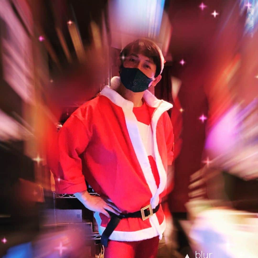 ごあきうえのインスタグラム：「みんなの想いよ届け、メリクリ！  #merrychristmas #MerryXmas  #メリクリ #메리크리 #크리스마스」