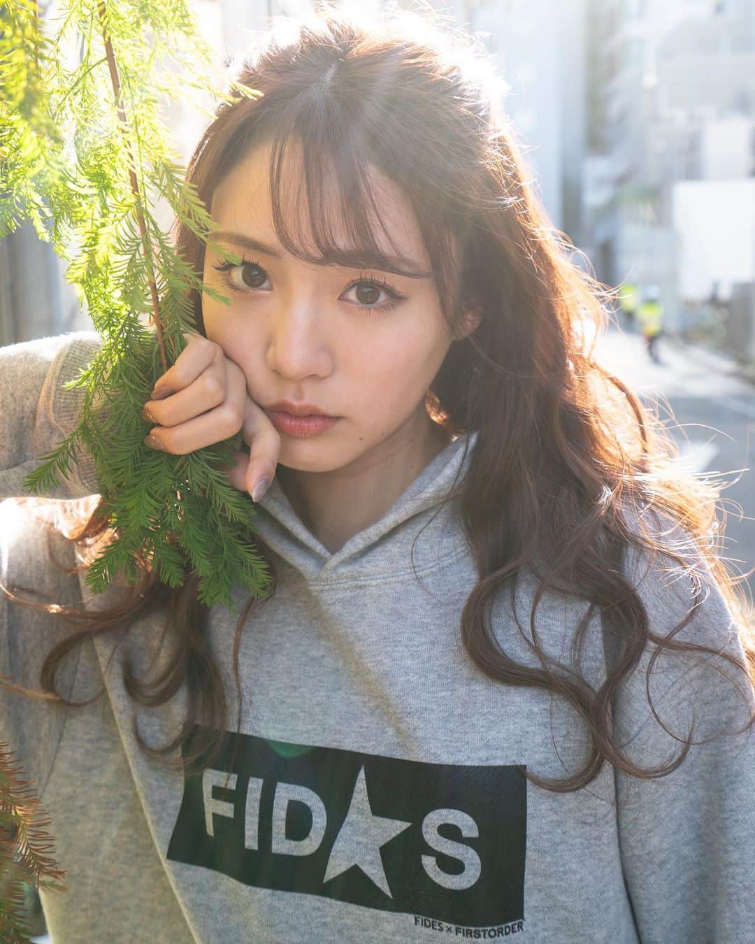 小林久晃のインスタグラム：「FIDES×FIRSTORDER﻿ 今年もFIRSTORDERさんとコラボさせていただきました。﻿ ビジュアルモデルには前作のパーカーに引き続き、志田友美さん。そして、写真家の藤代冥砂さんに撮影をしていただきました。﻿ 来年1月3日発売です。﻿ 詳しくはオフィシャルにてご確認下さい。﻿ ﻿ #FIDES﻿ #FIRSTORDER﻿ #志田友美﻿ #藤代冥砂 ﻿ #thanks﻿ #2021」