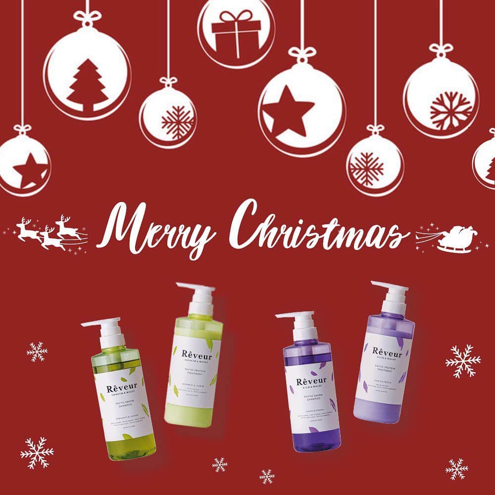 Rêveur(レヴール) のインスタグラム：「Merry Christmas🎄  今年のクリスマスはどのようにお過ごしでしょうか☺ 家族で過ごされる方、ご友人と過ごされる方、ゆっくりご自宅で過ごされる方.. みなさま素敵なクリスマスの夜をお過ごしくださいね。  @reveur_official @reveur_shopmap #レヴール #reveur #フィトプロテイン #プロテインシャンプー #ヘアケア #たんぱく質  #プロテイン #プロテイン女子 #ノンシリコンシャンプー #植物性たんぱく質 #ツヤ髪  #艶髪 #美髪 #ダメージケア #保湿 #ヘアケア用品 #頭皮ケア #サラサラ #幹細胞コスメ  #植物性 #美髪細胞 #シャンプー #トリートメント」