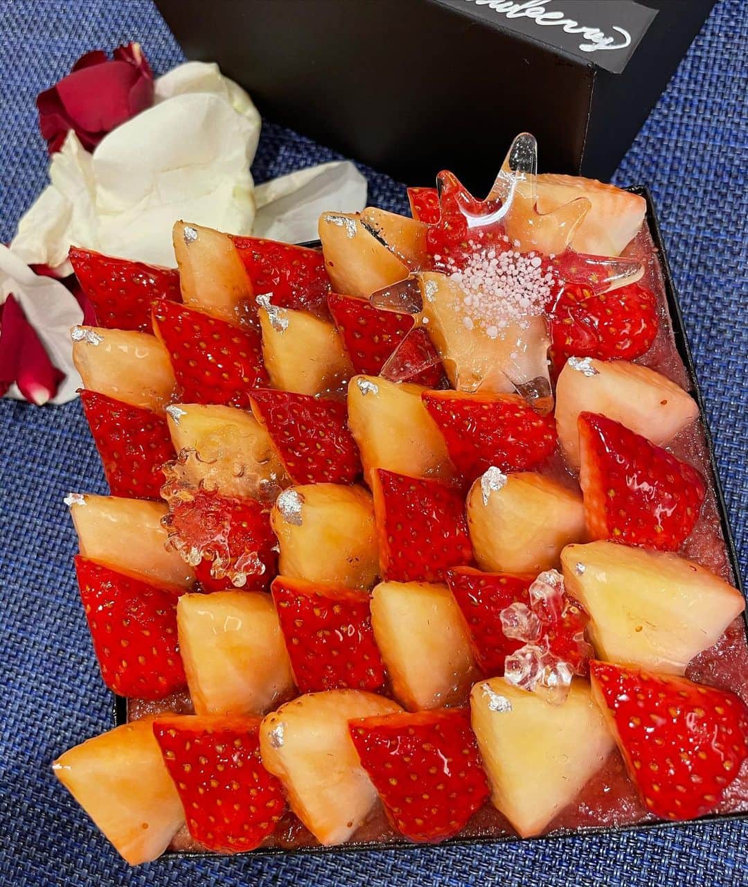 笛木優子のインスタグラム：「メリークリスマス🎄🍓🎂 #フルールドエテ」