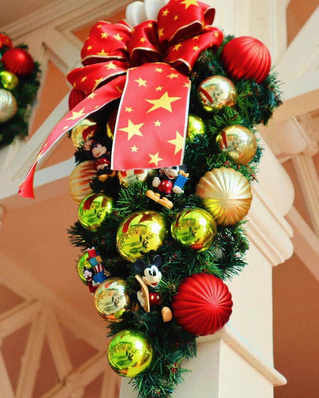 中島絢乃さんのインスタグラム写真 - (中島絢乃Instagram)「🎄❤️🎅🏻﻿ ﻿ ﻿ メリークリスマス🎄💭✨﻿ ﻿ ﻿ ﻿ ぎりっぎりですが、﻿ まだ載せていなかった﻿ クリスマス詰め合わせ載せるね😌❤️🎄﻿ ﻿ 結局たくさんありすぎて﻿ 投稿間に合わなかったなーー😂💫笑﻿ ﻿ ﻿ ﻿ ﻿ 大好きなクリスマスが終わってしまう💭﻿ ﻿ 友達の子供にプレゼントを渡して﻿ 私のクリスマスはおしまいです🎄💝﻿ 𓂃 𓈒𓏸 ‎𓂃 𓈒𓏸 ‎𓂃 𓈒𓏸 ‎𓂃 𓈒𓏸 ‎𓂃 𓈒﻿ #disneysisters_jp#中島姉妹」12月25日 17時59分 - nakajima_ayano