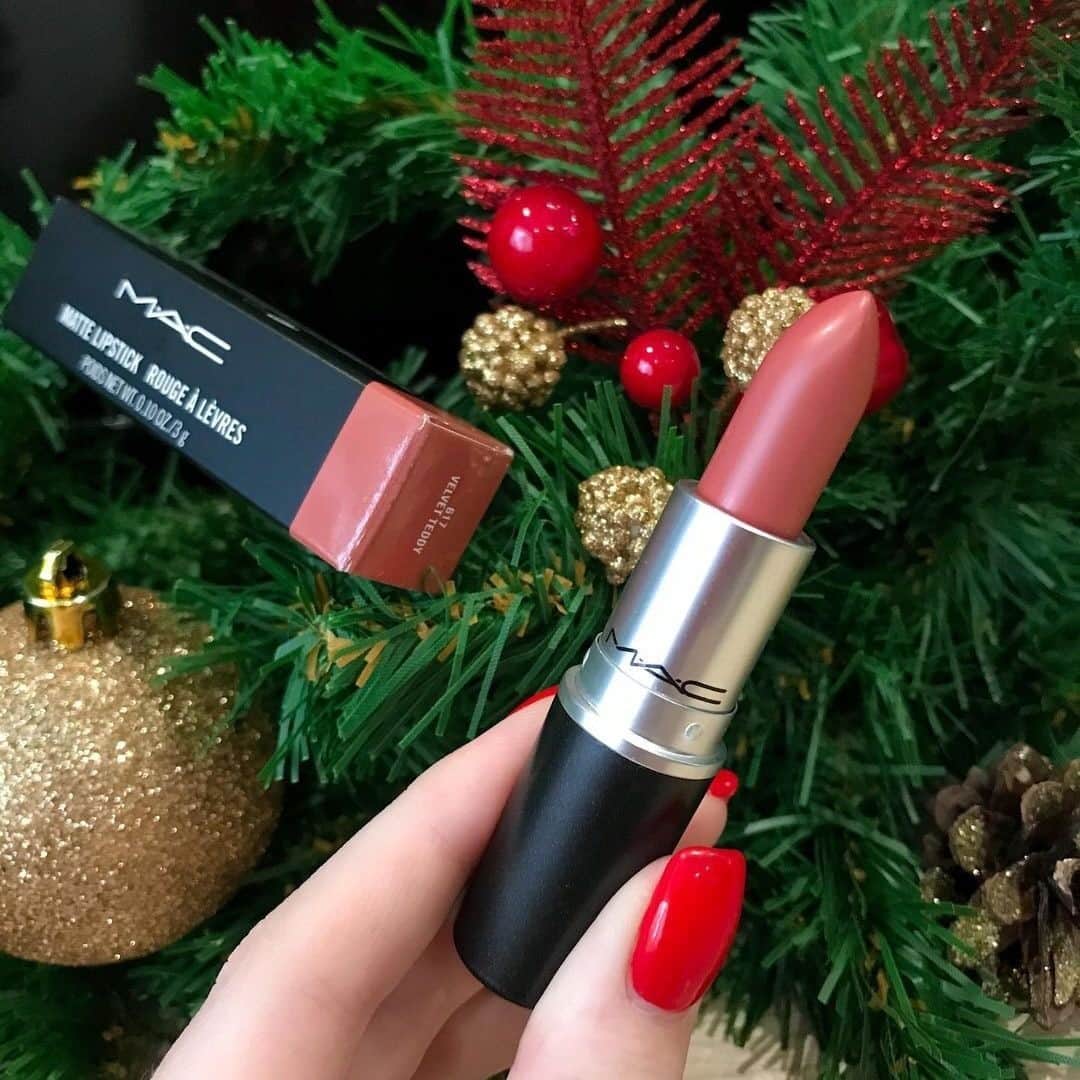 M·A·C Cosmetics UK & Irelandさんのインスタグラム写真 - (M·A·C Cosmetics UK & IrelandInstagram)「Merry Christmas from M·A·C🎅 ⁠  May your day be merry and your makeup just right 💋✨⁠ ⁠ 🎁 🎄 Did you get what you wanted on your wishlist?⁠ ⁠ Regram @ulyana_gaponenko⁠ #MACCosmeticsUK #MACCosmetics #MACChristmas #Christmas #ChristmasPresents ⁠」12月25日 18時01分 - maccosmeticsuk