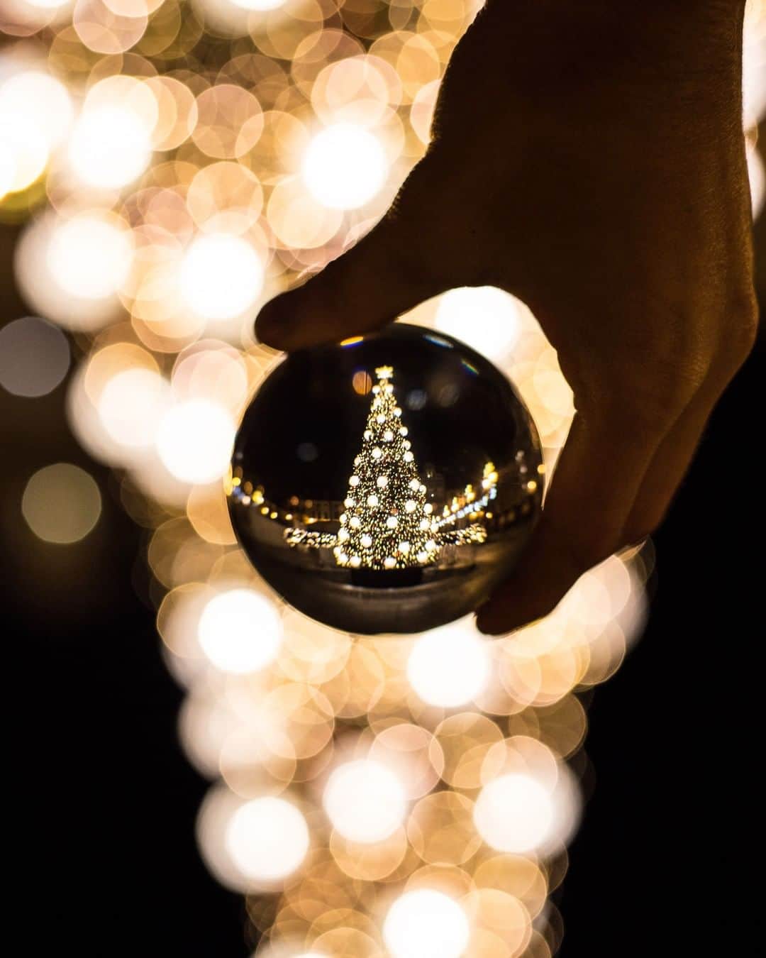 のインスタグラム：「✶ Christmas Time! Joyeux Noël  #satelliteparis #christmasiscoming #bienvenueailleurssatellite #boutiquessatellite #jewelry #bijouxethniques」