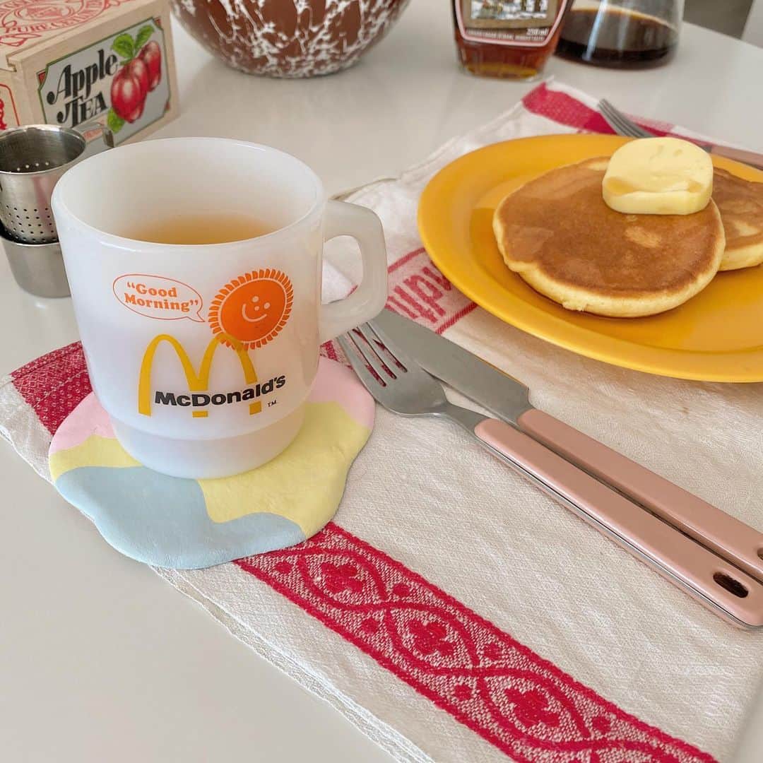 ネオンムーンのインスタグラム：「컵 코스터를 완성했다✨ 메리크리스마스 티타임☕️🎀🎄」