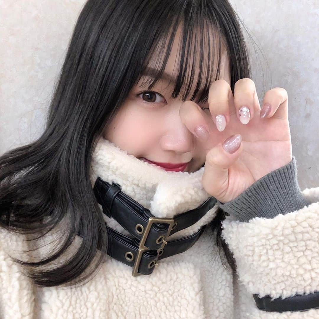 鈴木志歩のインスタグラム：「Christmas nail🎄 . . せっかくクリスマスネイルにしたのに投稿するの忘れてた…❄️ . . . #Christmas #xmas #christmasnails #fashion #얼짱 #얼스타그램 #모델 #오오티디 #페션 #샐카 #샐피 #그리스마스」