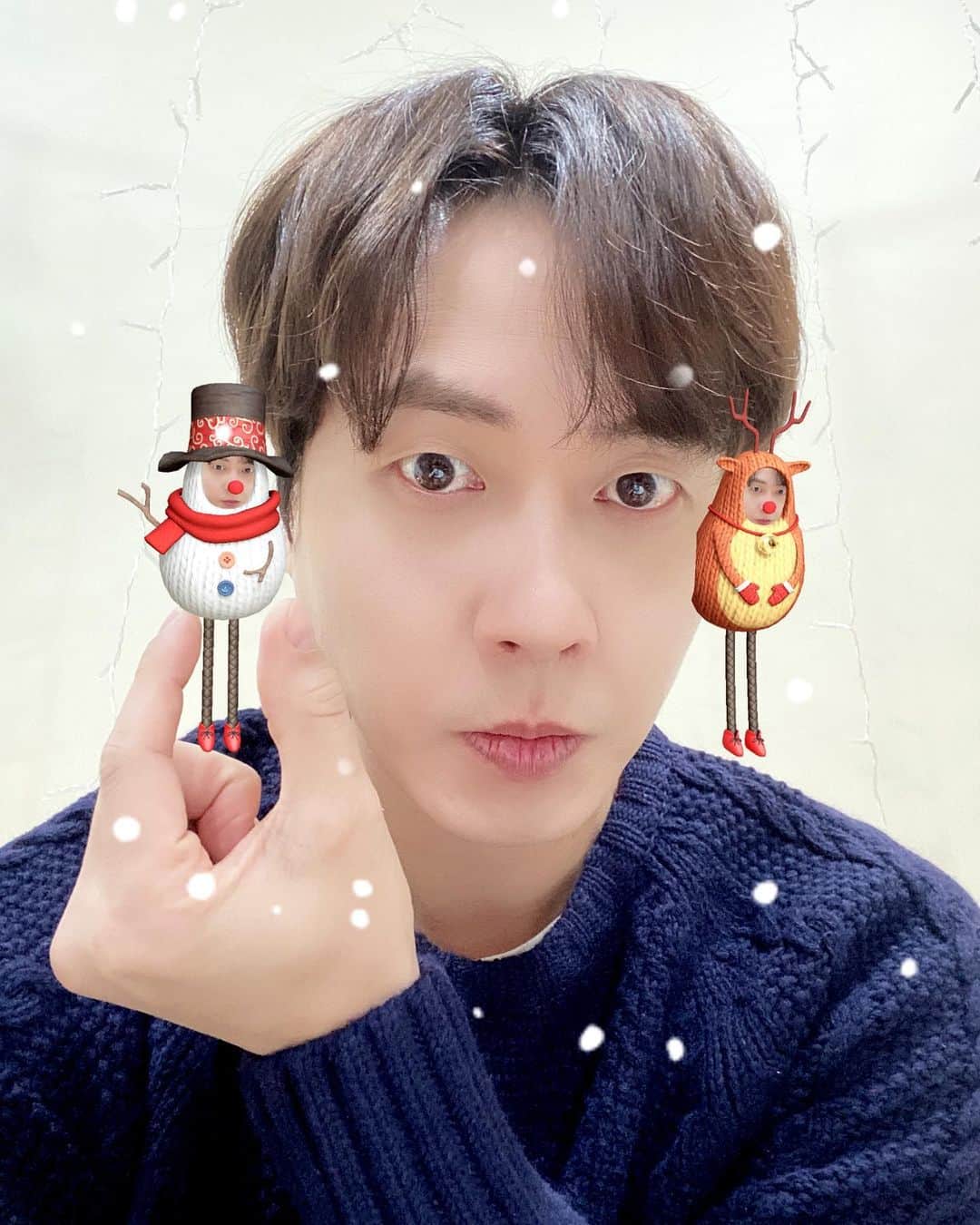 のインスタグラム：「HO☃️HO🍒HO🦌  𝐌𝐄𝐑𝐑𝐘 𝐂𝐇𝐑𝐈𝐒𝐓𝐌𝐀𝐒🎄  #앤디 #ANDY #신화 #SHINHWA #크리스마스 #Christmas #MerryChristmas」