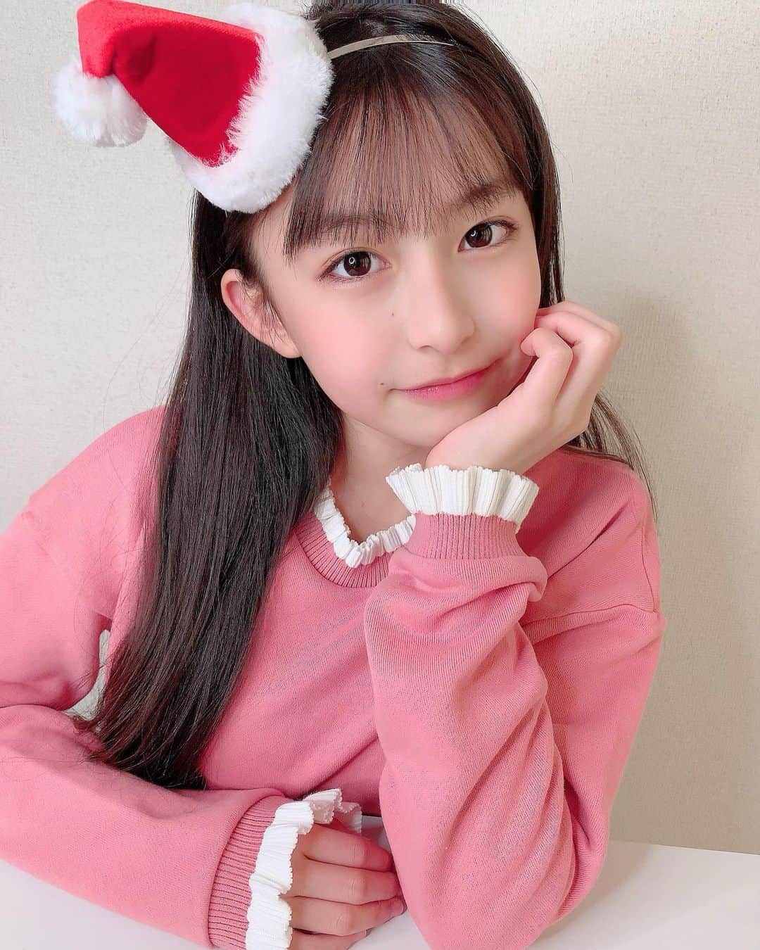 ゆめ & じゅなさんのインスタグラム写真 - (ゆめ & じゅなInstagram)「メリークリスマス♡ 素敵なクリスマスになりますように♡  @ponstarland  ゆめじゅな♡  #メリークリスマス  #12月25日 #クリスマス  #merrychristmas  #素敵なクリスマスになりますように  #妹 #ゆめじゅな  #サンタ #カチューシャ  #プレゼント届いたよ  #大喜び #良かったね  #いつもありがとうございます  #いいね #コメント  #ありがとうございます」12月25日 18時07分 - yumejuna