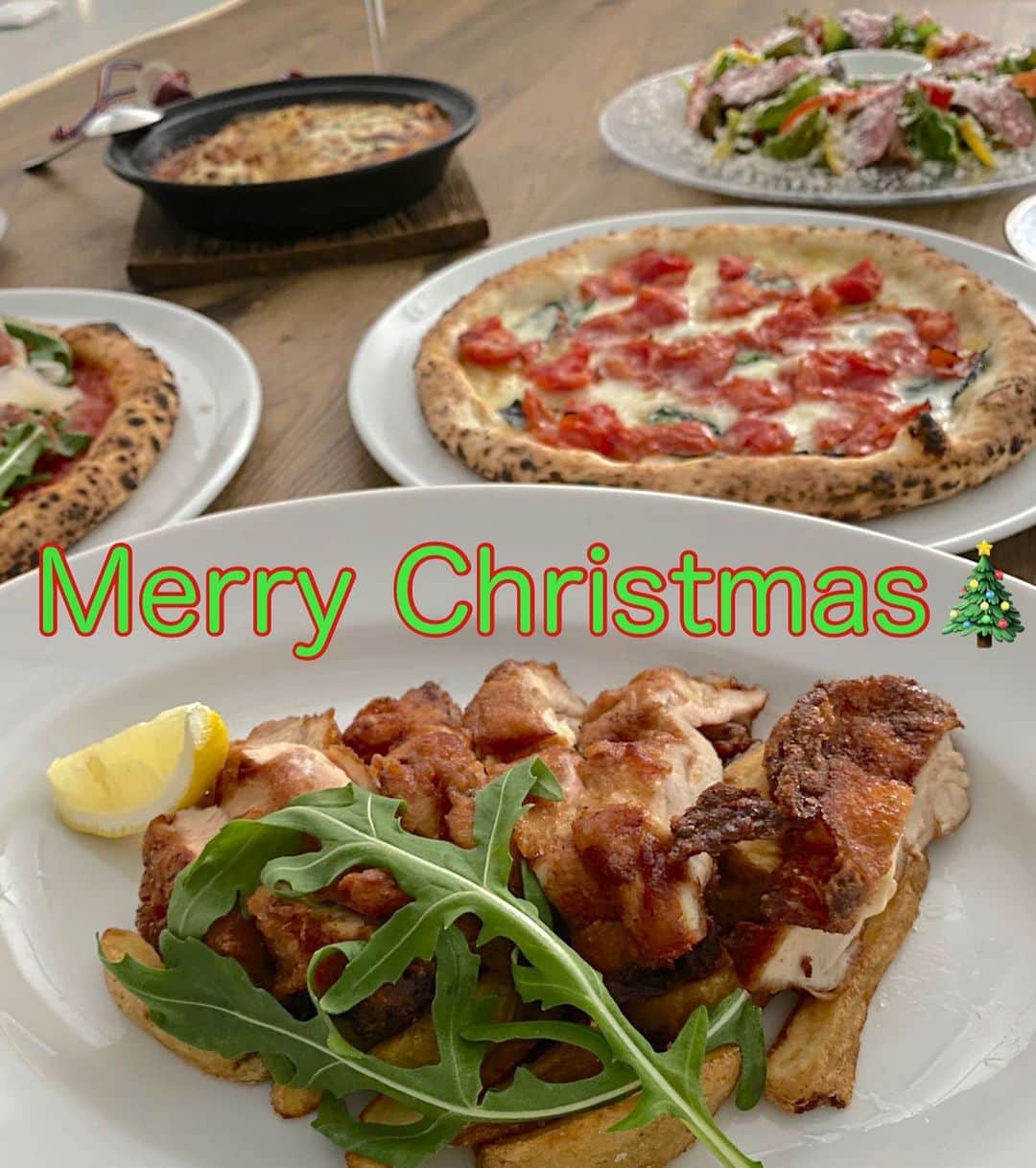 サルヴァトーレクオモ小矢部のインスタグラム：「. たくさんのテイクアウトご予約 ありがとうございます🥳✨🍕  . 素敵なクリスマスをお過ごし下さい💖  メリークリスマス🎅🎁🎄 PIZZA SALVATORE CUOMO北陸小矢部  . . .  #ピッツァサルヴァトーレクオモ北陸小矢部  #サルヴァトーレクオモ北陸小矢部 #サルヴァトーレクオモ #サルヴァトーレ #ピッツァ #pizza #ピッツェリア  #イタリアン #ランチ #lunch #ディナー #テイクアウト #dinner #followme #gotoeat#クリスマス」