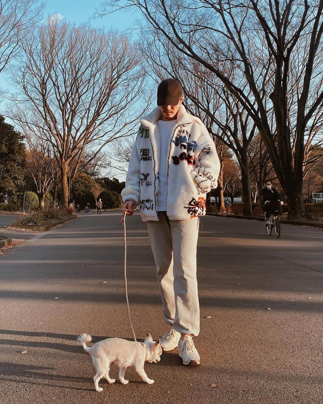 JunJunさんのインスタグラム写真 - (JunJunInstagram)「. とっても良い天気だったのでゆっくりお散歩🎅🐾🦙 バニラのおNEWのリード可愛くてお気に入り❤︎ @mitsumaru_seisakujo  #チワワ#Chihuahua #3枚目のバニラが爆かわ🦙😍 #親バカ🙄🤭」12月25日 18時11分 - junjun393