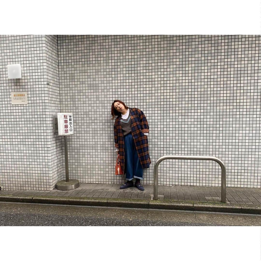 la farfaさんのインスタグラム写真 - (la farfaInstagram)「♡﻿ ﻿ 𝐥𝐚 𝐟𝐚𝐫𝐟𝐚 １月号のoff shot📸﻿ 今日紹介するのは﻿ 【この冬、私が着たいアウター！】から﻿ おさむのオフショット♡✨﻿ ﻿ まさに今着たいアウターを﻿ 15000円以下に厳選して﻿ お手頃価格でゲットしちゃおう🧥✨﻿ ﻿ おさむはPコート、キルティングコート、﻿ ニットコート、CPOジャケットまで﻿ 振り幅のある着こなしを披露💁🏼‍♀️﻿ ぜひチェックしてみてくださいね🏷﻿ ﻿ ﻿ おさむ ▹ @i_am_osamu  ﻿ ﻿ #lafarfa#ラファーファ#ラファモ﻿ #ぽっちゃり#ぽっちゃりモデル﻿ #plussize#plussizemodel﻿ #おさむ」12月25日 18時30分 - lafarfa.official