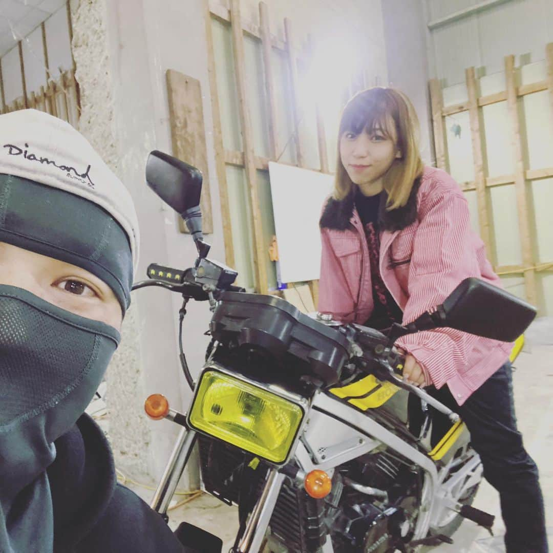 テレスさんのインスタグラム写真 - (テレスInstagram)「今日20時から公開の動画は、旧車バイク女子のよもぎさんとのコラボ動画です！  お見逃しなく！  #vt250z #旧車バイク  #旧車女子  #japanesegirl  #バイク好き女子」12月25日 18時27分 - tls_telles