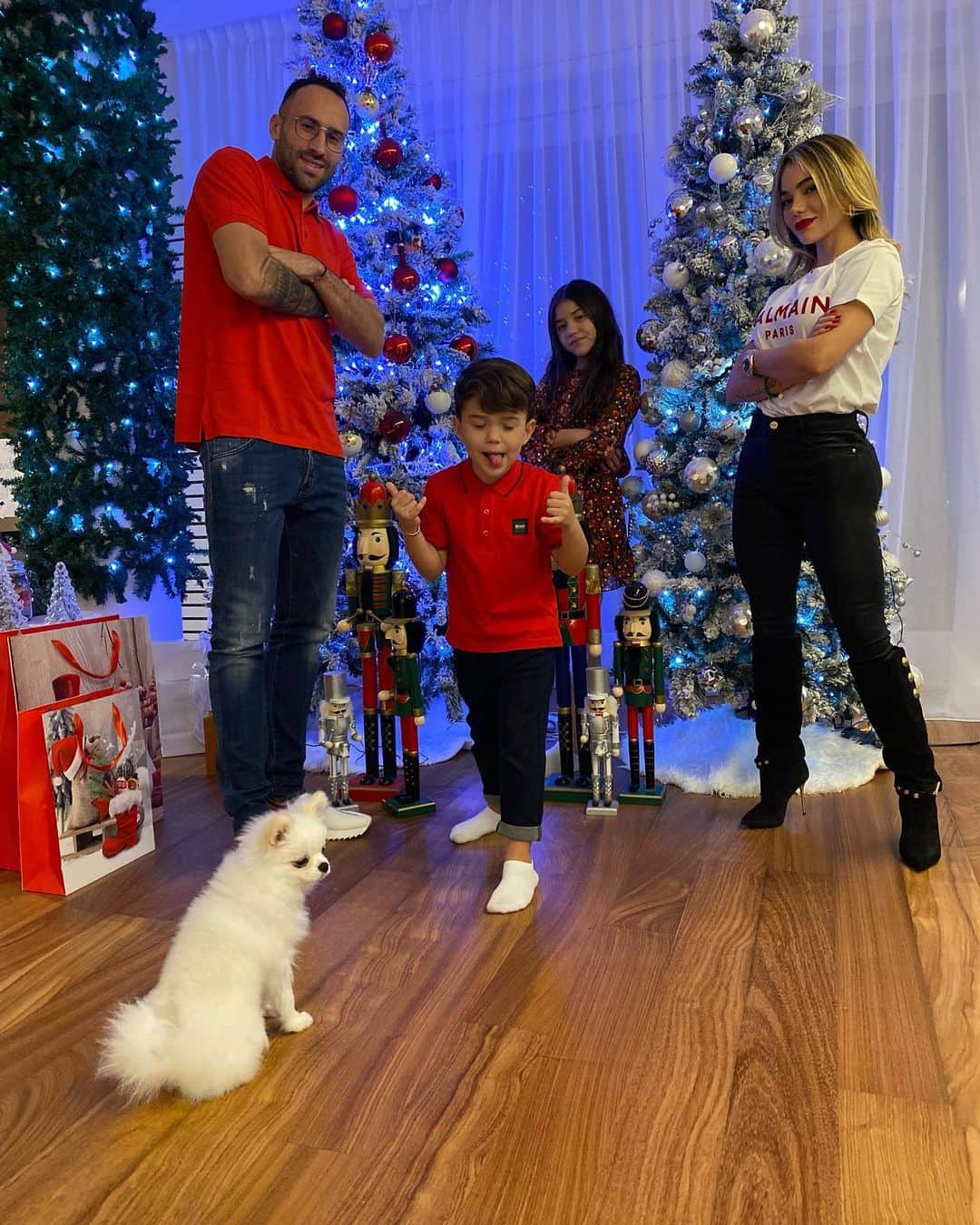 ジェシカ・スターリングのインスタグラム：「Familia Ospina Sterling les desea una FELIZ Y HERMOSA NAVIDAD❤️🎄 #family」