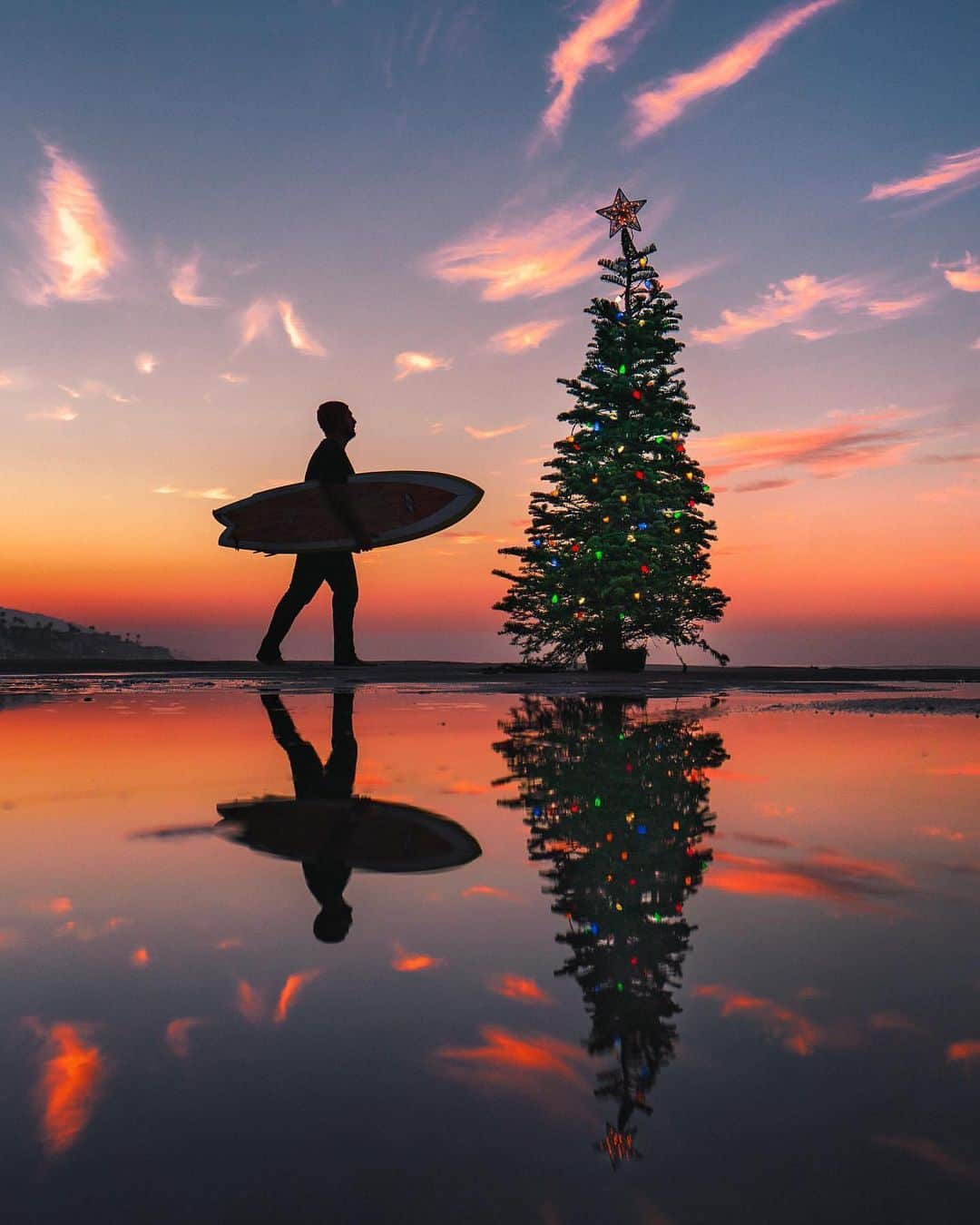 PolarProさんのインスタグラム写真 - (PolarProInstagram)「From our backyard to yours, happy holidays from the team at PolarPro 📸: @erubes1 + @waterproject」12月26日 4時09分 - polarpro