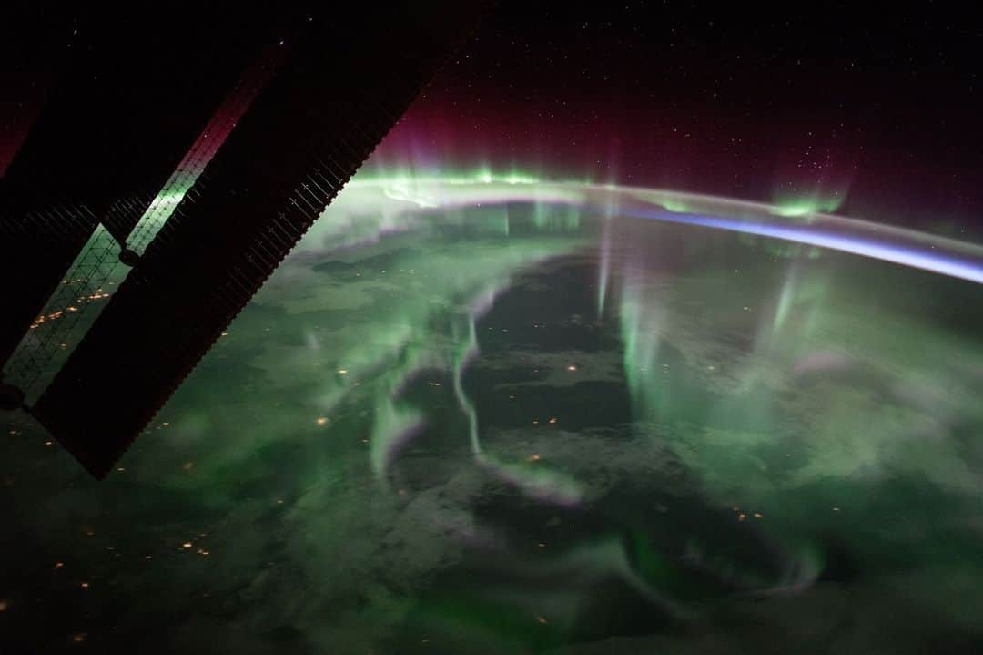 NASAさんのインスタグラム写真 - (NASAInstagram)「Red and green auroras dance above Earth⁣ ⁣ This spectacular view of the "northern lights" over Canada was captured on Sept. 15, 2017, by the crew aboard the International Space Station (@ISS). The station was near the highest point of its orbital path, and its main solar arrays are seen in the left foreground.⁣ ⁣ Auroras are one of the many Earthly phenomena the crew on the space station can observe from their perch high above the planet. Auroras also capture the imagination of scientists who study incoming energy and particles from our Sun. They are one effect of such energetic particles, which can speed out from the Sun both in a steady stream called the solar wind or from giant eruptions known as coronal mass ejections or CMEs. After a trip toward Earth that can last three days, the solar particles and magnetic fields cause the release of particles already trapped near Earth, which in turn trigger reactions in the upper atmosphere in which oxygen and nitrogen molecules release photons of light. The result: the Northern and Southern lights. ⁣  ⁣ Credit: NASA⁣ ⁣ #Aurora #NASA #SpaceStation #NorthernLights」12月26日 4時20分 - nasa