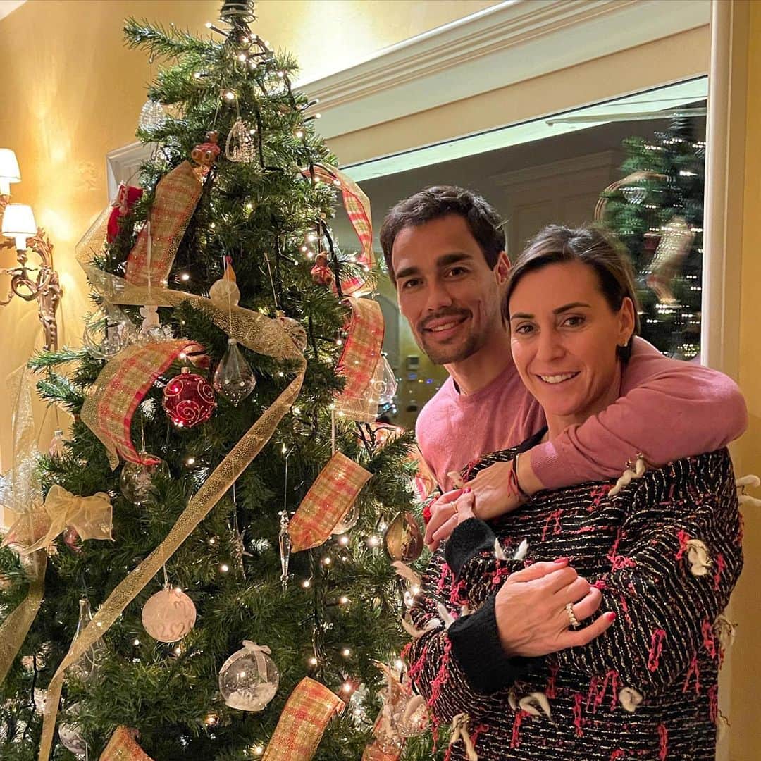 ファビオ・フォニーニのインスタグラム：「Tanti Auguri di Buon Natale 🎄💫🎁 🙏😘」