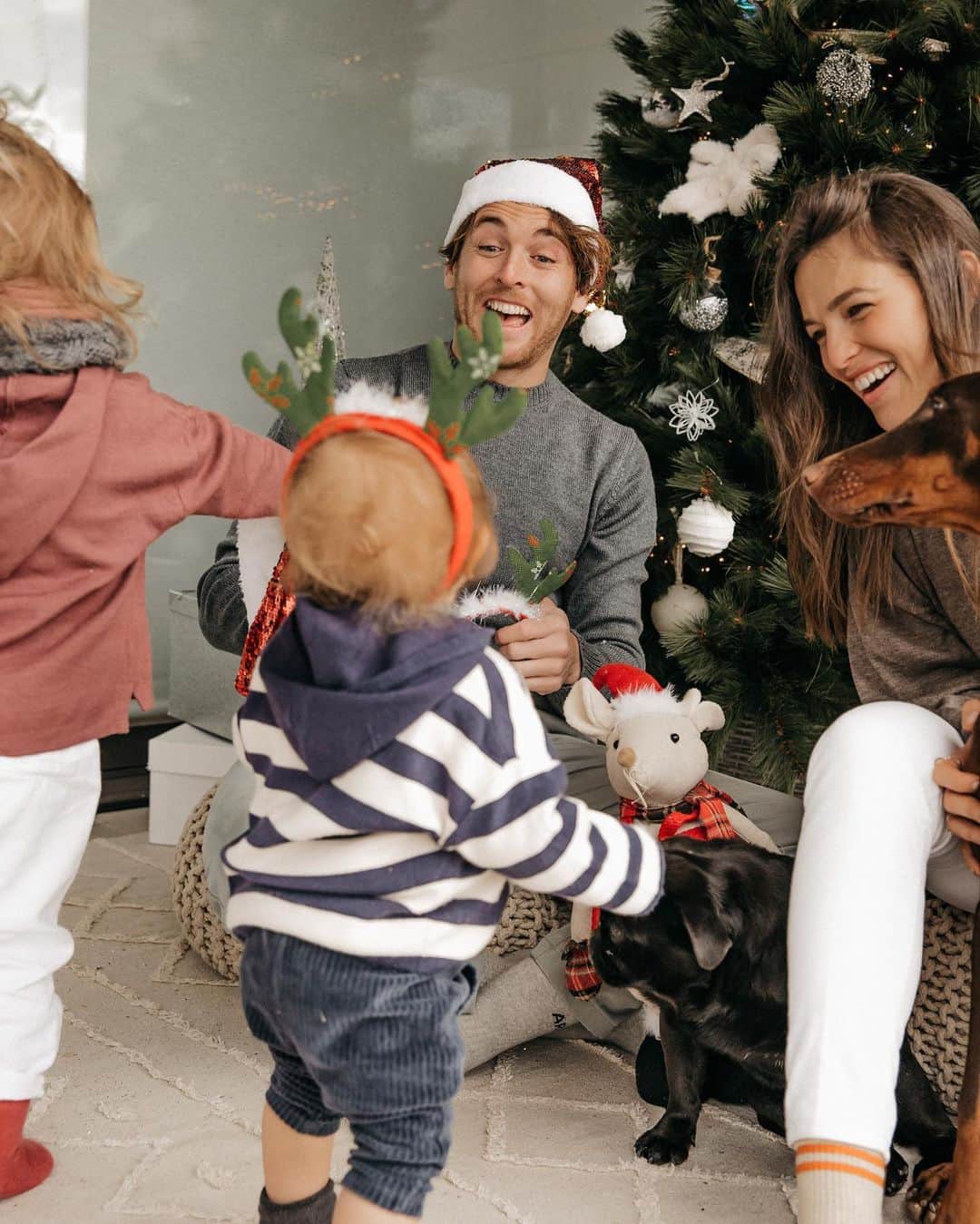 イバイ・ゴメスさんのインスタグラム写真 - (イバイ・ゴメスInstagram)「Ekerrik asko Olentzero eta Mari Domingi! 🎁  Parece que hemos sido todos demasiado buenos y nos habéis vuelto a regalar un día en familia inolvidable ❤️ • ¿Qué tal se han portado con vosotr@s? 🙏🏻」12月26日 4時22分 - ibaigomez