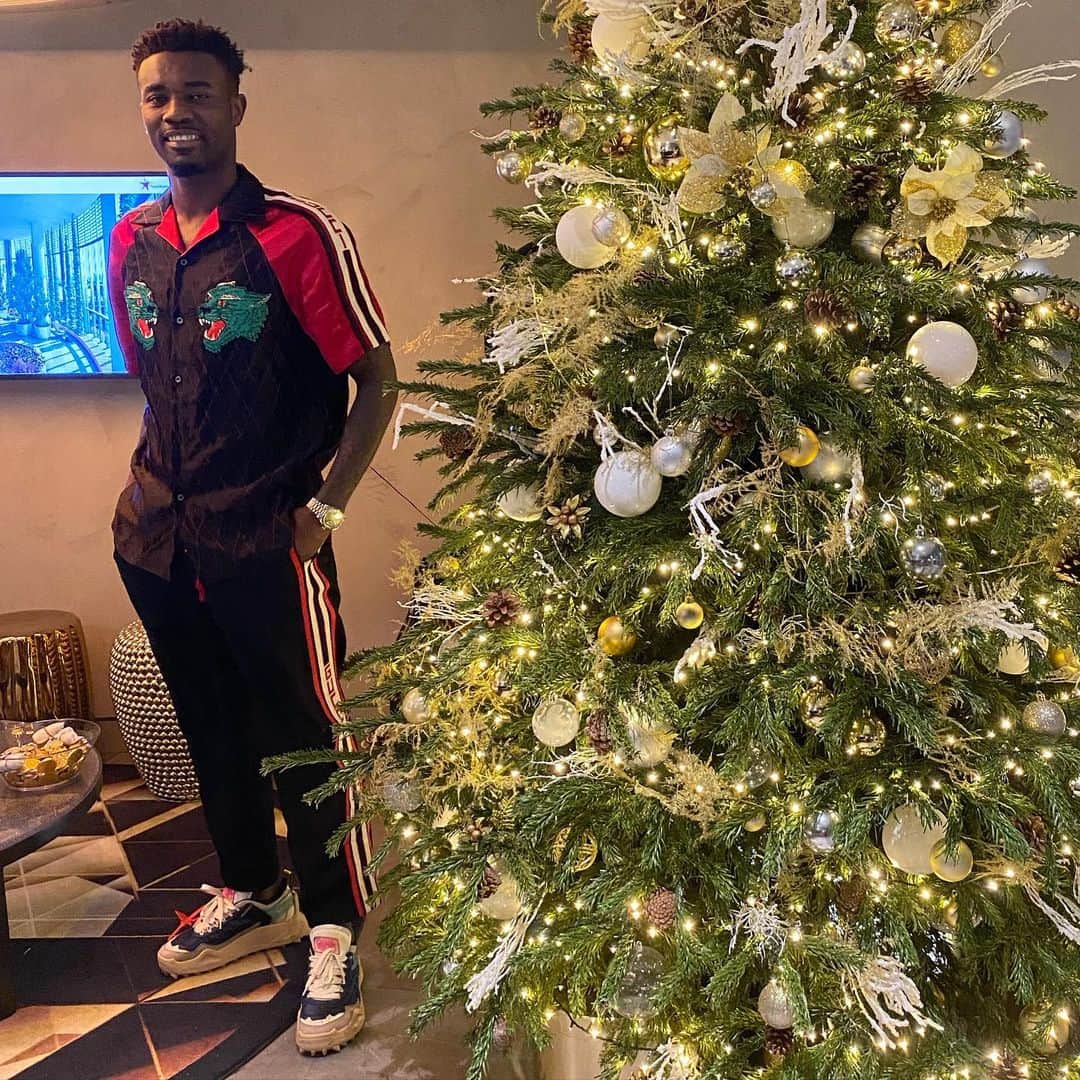 パペ・スアレのインスタグラム：「Merry Christmas to all my friends and who celebrate it happy festive period 🎄 🎄 🎄 🎄 🎄 🎄 🎄」