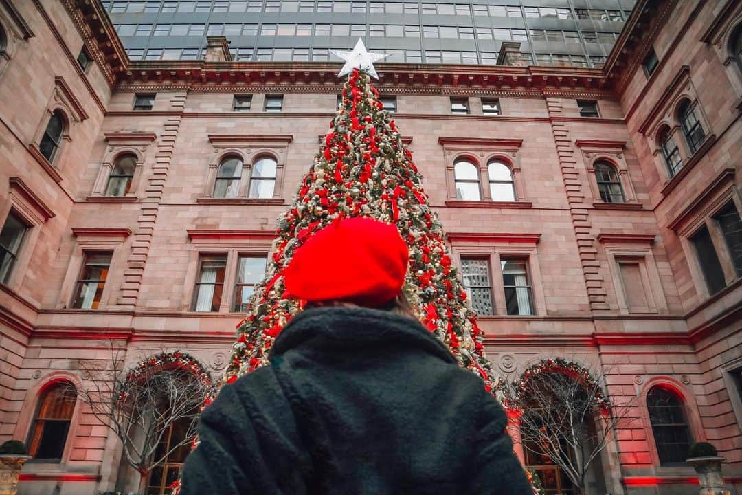 Ralina Rakipovaのインスタグラム：「Merry Christmas to you all🎄✨ Be loving, be forgiving, be kind. Sending s big hug to all of you❤️」
