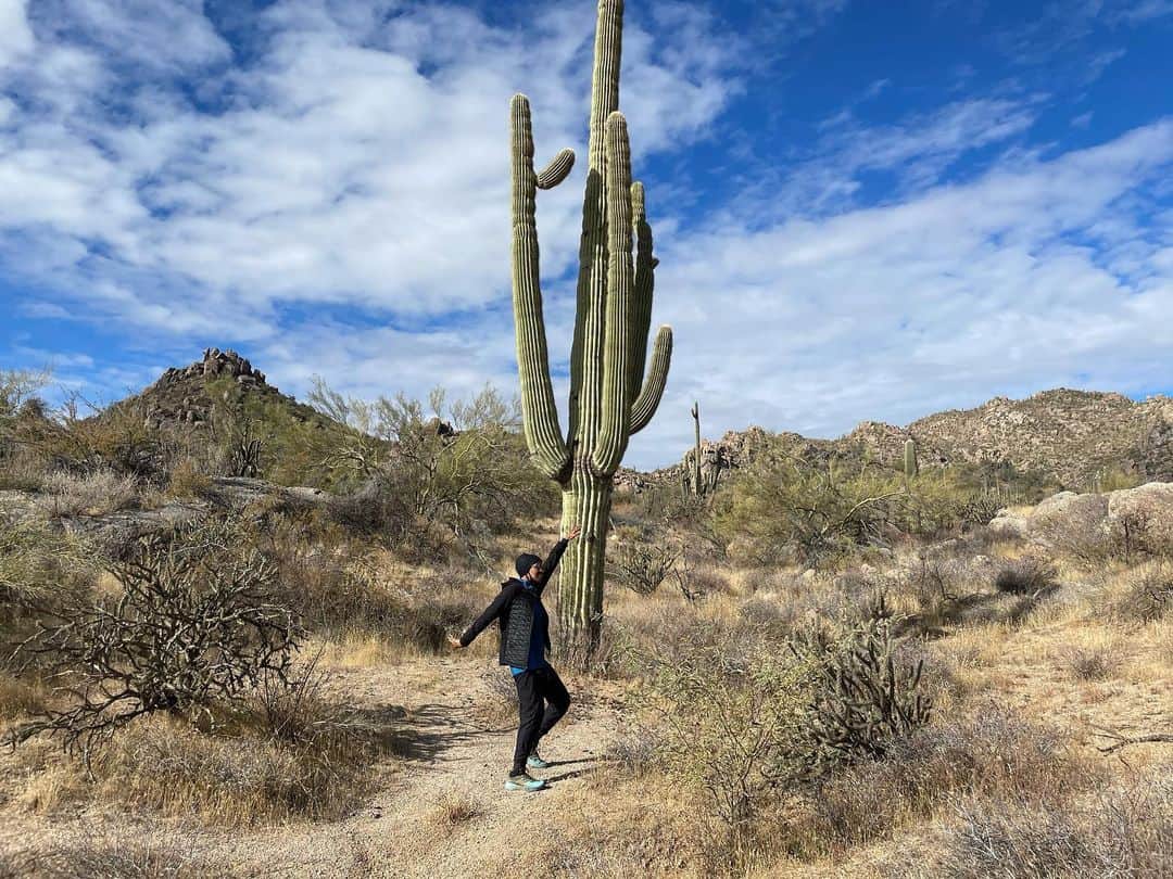 テイラー・ジェームスのインスタグラム：「Took mom & dad on a Christmas Hike this morning. Priceless moments!」
