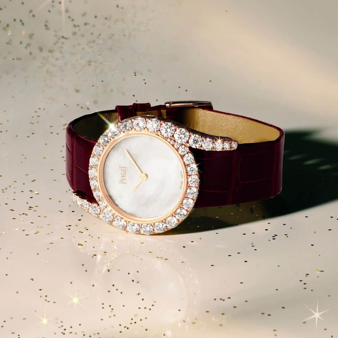 ピアジェさんのインスタグラム写真 - (ピアジェInstagram)「Diamonds, deep 𝒃𝒖𝒓𝒈𝒖𝒏𝒅𝒚, rose gold, and a mother-of-pearl dial like a sheet of 𝒘𝒉𝒊𝒕𝒆 snow, this #PiagetLimelightGala watch is a statement of 𝒇𝒆𝒔𝒕𝒊𝒗𝒆 glamour. - #Piaget #PiagetHoliday #ExtraordinaryHoliday #RoseGoldWatch #WomensWatch」12月26日 5時00分 - piaget