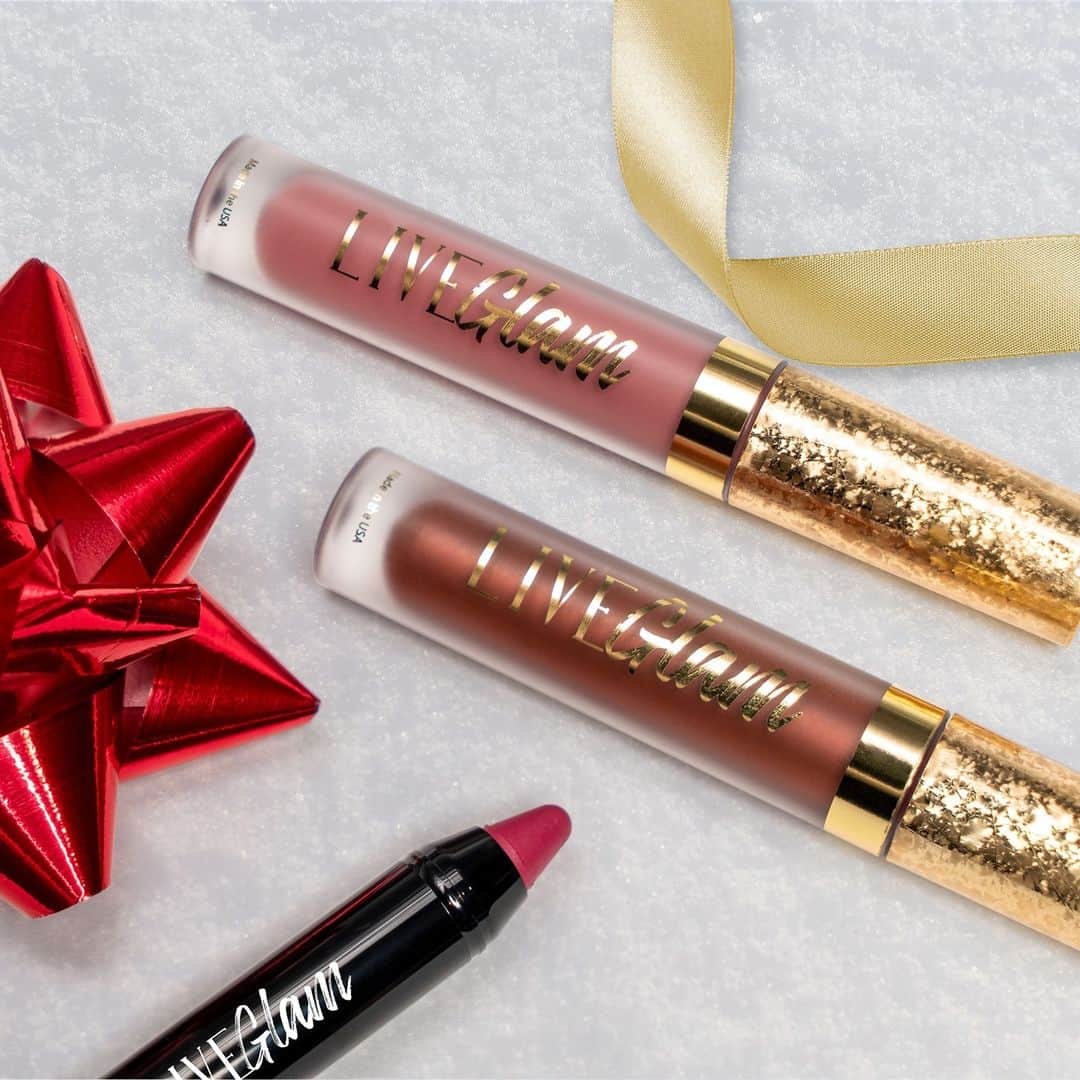 LiveGlamのインスタグラム：「Our favorite gift this year is our #LiveGlamFam! 🎄💋 From all of us at #LiveGlam, we hope you have a very Merry Christmas! ❤️」