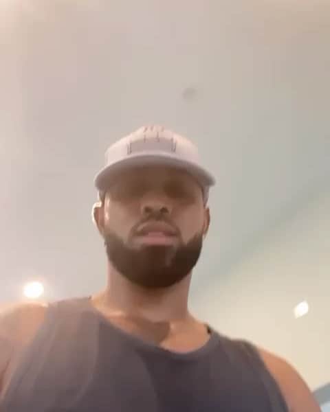 ホセ・レイエスのインスタグラム：「Quien comió calentao hoy? 🤣🤣🍚🍚🍚🍚🍚🍚🍚🍚🍚✌🏿Tú me entiennn」