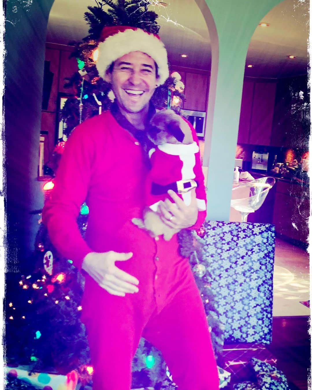 ロブ・モローのインスタグラム：「Happy Hols, Amigos!」