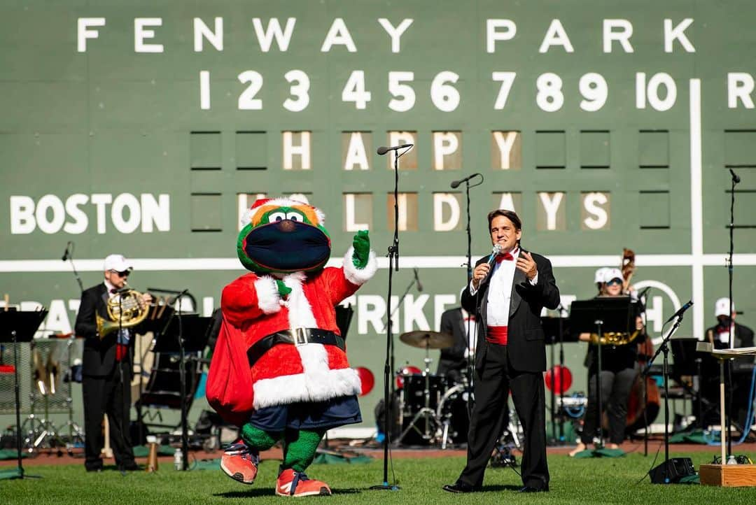 ボストン・レッドソックスさんのインスタグラム写真 - (ボストン・レッドソックスInstagram)「‘Tis the season! 🎶」12月26日 5時09分 - redsox