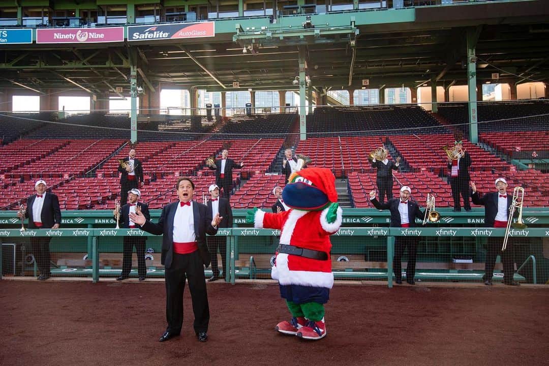 ボストン・レッドソックスさんのインスタグラム写真 - (ボストン・レッドソックスInstagram)「‘Tis the season! 🎶」12月26日 5時09分 - redsox