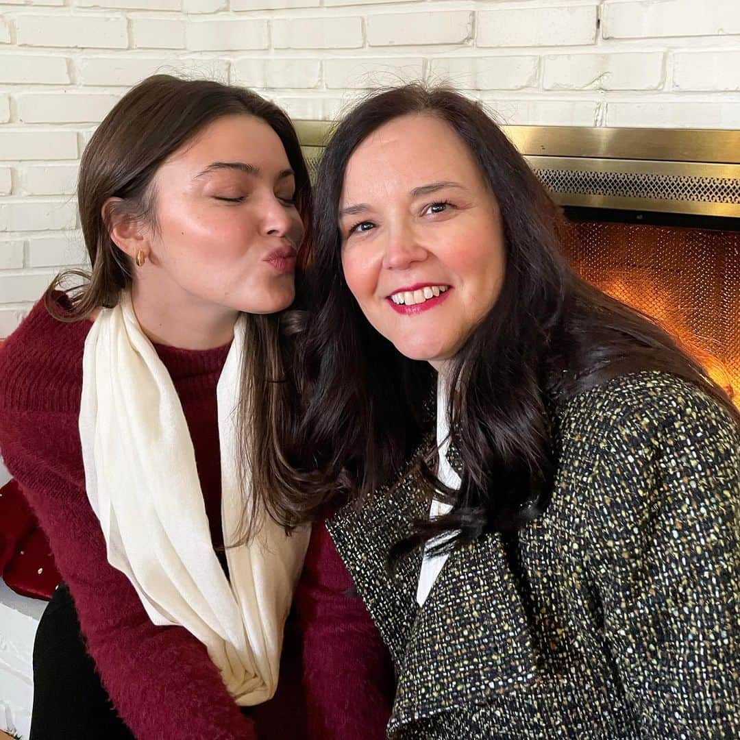 のインスタグラム：「christmas besos 🤍」