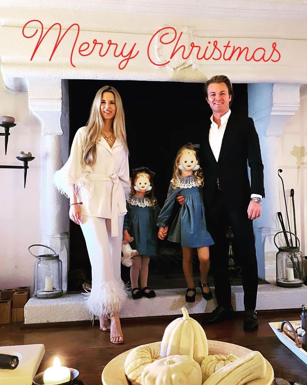 ニコ・ロズベルグのインスタグラム：「We're wishing you and your families a Merry Christmas 🎄A lot is different this year – let's all do our best to stay safe 🙏 Our thoughts are with everyone who can not share Christmas together with their loved ones ❤️」