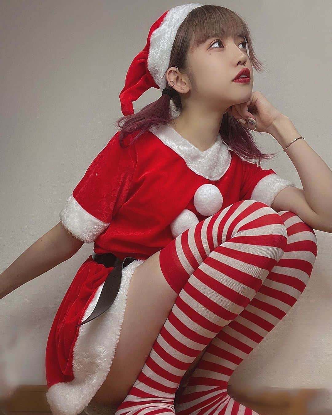 戸田ころね さんのインスタグラム写真 - (戸田ころね Instagram)「merry christmas🤍  こんなご時世もあるし、私も皆の前に立てる機会が少ないけど、これからも末永く皆に愛とか希望とか夢をサンタの代わりに届けるよ~ご利益がある女なので、は？安心して好きで居てな~メリクリ  #クリスマス #クリスマスパーティー  #クリスマスプレゼント  #メリークリスマス  #サンタコス  #サンタクロース  #ツインテール #コスプレ #merrychristmas  #christmas #xmas」12月25日 20時19分 - toda.corone