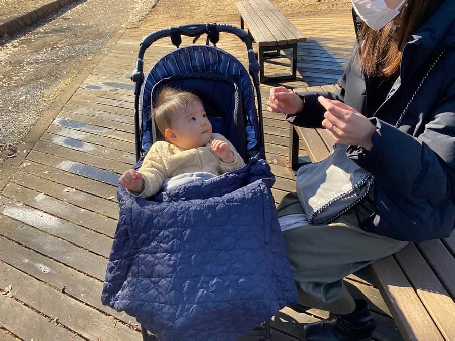 赤谷奈緒子さんのインスタグラム写真 - (赤谷奈緒子Instagram)「今日は少しだけ一緒にお仕事でした☺︎☀️☀️ . . #生後11ヶ月#クリスマス #merrychristmas #🎄 #🎅  #今日は暑かったからよかったけど #早く👶くんのアウター買わねば…🙃🙂 #前に90㌢買ったけどまだまだおおきすぎたね🙂」12月25日 20時19分 - naokoakatani