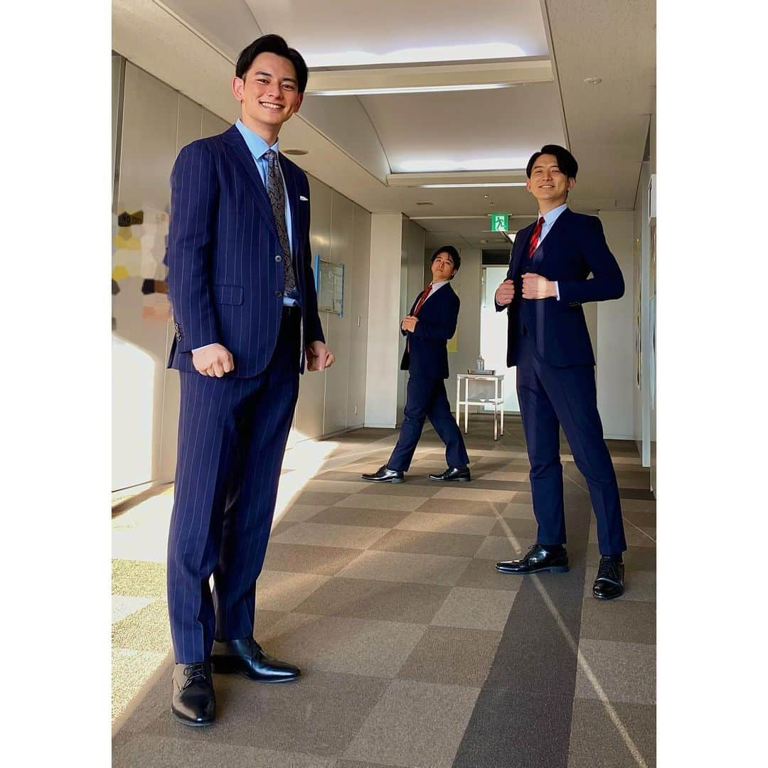 大川立樹さんのインスタグラム写真 - (大川立樹Instagram)「. 朝から元気とパワーをもらえました！ 面白くて笑わせてくれる竜聖さんと藤井さん。  #爽やかな朝 #会えると元気出ます #赤ネクタイのおふたり #今年会うのは最後  #竜聖さん @ryusei_ikuta #藤井さん @fujii_koki_cx #フジテレビ #アナウンサー #大川立樹」12月25日 20時21分 - riki_okawa