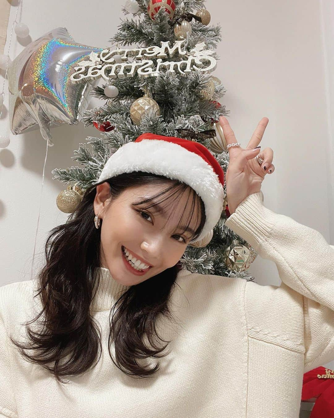 前沢海友さんのインスタグラム写真 - (前沢海友Instagram)「メリクリ🎅🤍 ㅤㅤㅤㅤㅤㅤㅤㅤㅤㅤㅤㅤㅤ わいわいXmasparty楽しかったな〜 美味しいご飯2日間たっくさん食べたから 明日からちゃんと調整しよーと🐣 ㅤㅤㅤㅤㅤㅤㅤㅤㅤㅤㅤㅤㅤ #xmas #xmastree #newpost #instafashion #l4l #サンタさん #クリスマス #ヘアーアレンジ」12月25日 20時21分 - maezawamiyu