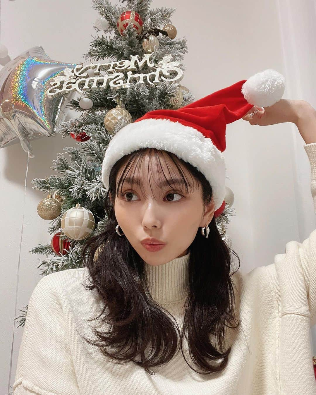 前沢海友さんのインスタグラム写真 - (前沢海友Instagram)「メリクリ🎅🤍 ㅤㅤㅤㅤㅤㅤㅤㅤㅤㅤㅤㅤㅤ わいわいXmasparty楽しかったな〜 美味しいご飯2日間たっくさん食べたから 明日からちゃんと調整しよーと🐣 ㅤㅤㅤㅤㅤㅤㅤㅤㅤㅤㅤㅤㅤ #xmas #xmastree #newpost #instafashion #l4l #サンタさん #クリスマス #ヘアーアレンジ」12月25日 20時21分 - maezawamiyu