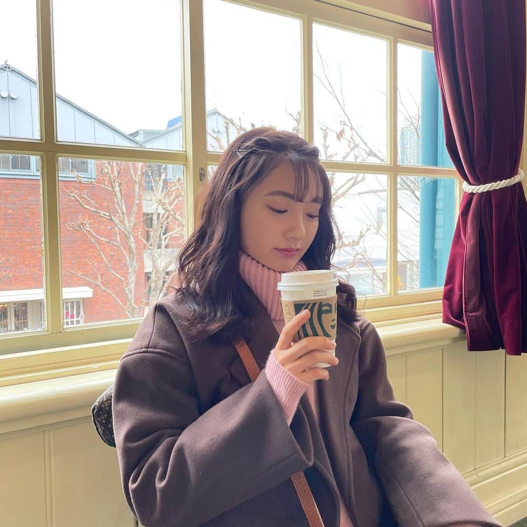 manacaのインスタグラム：「新しい茶色が可愛すぎるコート🧥🤎  これ4000円！みえなくない？！ヤススギル！ 前あけても着れるし、くくっても着れるし めっちゃ良い〜！✨ 人気みたいだから早めにみてみて😘 いろんな色あったよ！🤍  URLはこちら↓ （わたしのプロフィールのとこにも貼ってるからそっちから飛んでみてみて！😘） https://www.lettuce.co.jp/wmsw/462084」