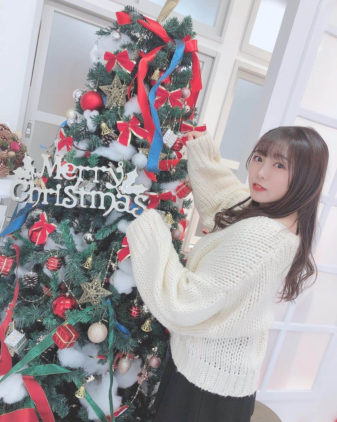 武田智加さんのインスタグラム写真 - (武田智加Instagram)「ツリーってワクワクするよね🎄  引っ越す前家にあったおーきなツリーが大好きだったの🎄  一緒に飾り付けしてパーティーしません？🤍  #クリスマス #クリスマスツリー #メリークリスマス」12月25日 20時27分 - moka0225_hkt
