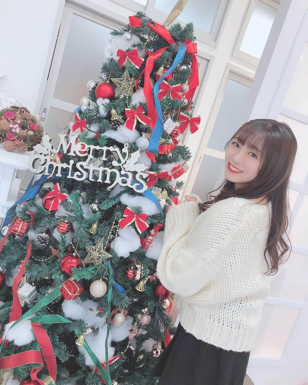 武田智加さんのインスタグラム写真 - (武田智加Instagram)「ツリーってワクワクするよね🎄  引っ越す前家にあったおーきなツリーが大好きだったの🎄  一緒に飾り付けしてパーティーしません？🤍  #クリスマス #クリスマスツリー #メリークリスマス」12月25日 20時27分 - moka0225_hkt