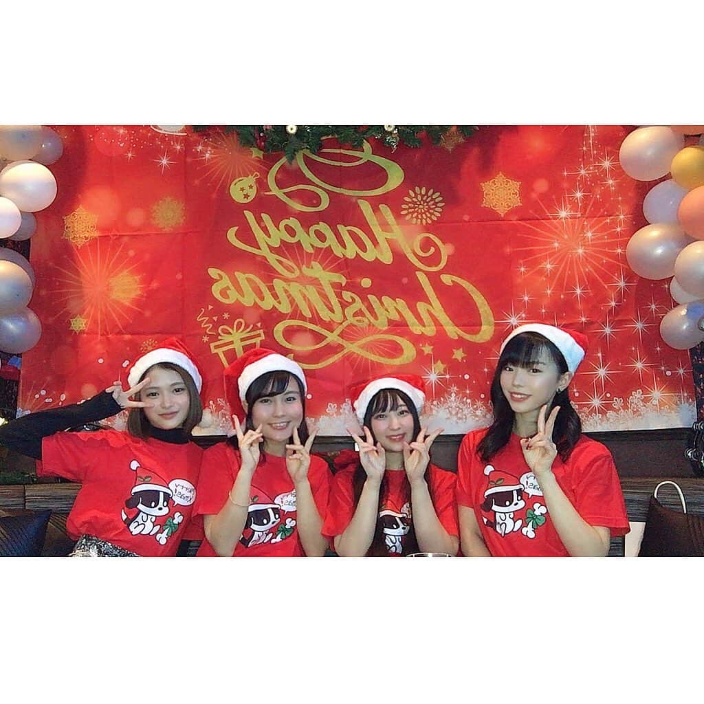 波妃美咲のインスタグラム：「今日はメンバーとクリスマス会をしました🎄❤️ ましろちゃんは体調不良で参加出来なかったけれど、次は一緒にしようね🥺✨  クリスマス会の様子はSeedSのYouTubeに載せます！！楽しみにしていて下さい🥰  #クリスマス #クリスマスパーティー #SeedSPISTIL #サンタコス  #アイドル #christmas」