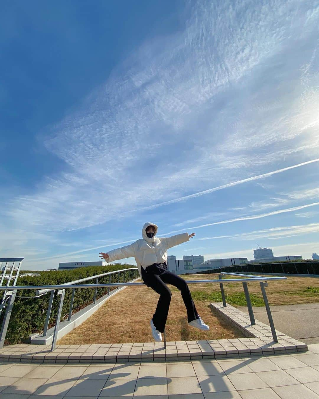 水上京香さんのインスタグラム写真 - (水上京香Instagram)「映えた日🤸‍♀️🍃 今日は終日室内撮影で、クリスマス感のない写真ですが、、 皆様、素敵なクリスマスをお過ごしください🎅🎄 #tokyonobody #merrychristmas2020 #水上的私服事情」12月25日 20時32分 - kyokaminakami_official