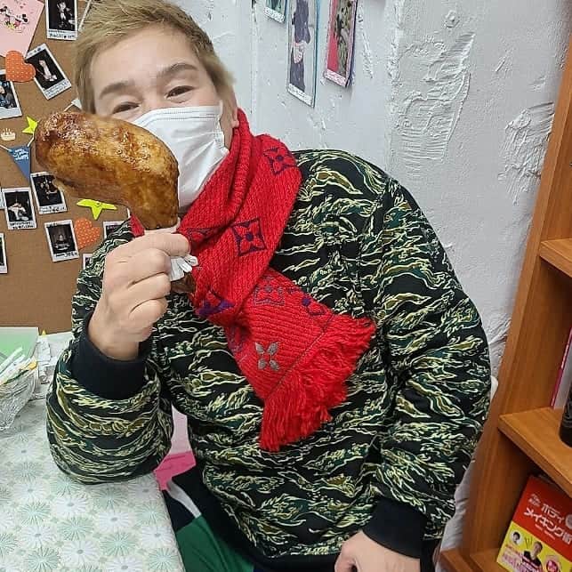 神取忍さんのインスタグラム写真 - (神取忍Instagram)「🎅メリークリスマス🎅 皆さんいかがお過ごしですか? コロナの影響で今までにない クリスマスですね😅 今年はプロレスバンク(道場)で 仕事なので、 地味なクリスマスでーす!!! #メリークリスマス #コロナの影響  #プロレスバンク #神取忍」12月25日 20時39分 - shinobukandori