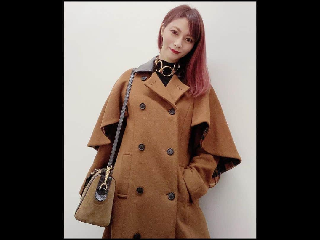 知華のインスタグラム：「2020.12.25 Merry Xmas🎄 一年お疲れ様ということで ご褒美。  🧥#pameopose 👜#GUCCI  #着飾る愉しみ #happylife#Mayeverybodybehappy #tokyo#japan#東京 #fashion #ootd #CHANEL #ご褒美」