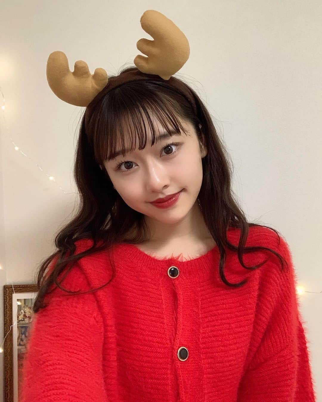 としお理歩さんのインスタグラム写真 - (としお理歩Instagram)「Merry Christmas🌛 トナカイになりました🦌♡  クリスマスっぽく赤のお洋服とネイル❤️」12月25日 20時43分 - riho_toshio