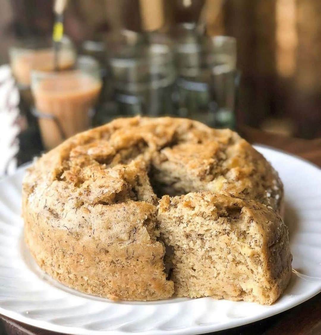 Archana's Kitchenさんのインスタグラム写真 - (Archana's KitchenInstagram)「Try this simple and delicious Eggless Banana Pressure Cooker Cake Recipe for your #Christmasevening and serve it along with a cup of Kesar Chai as a tea time snack. Get the recipe from the smart.bio link in my profile @archanaskitchen . . . . . . . . #recipes #easyrecipes #snacks #teatime #teatimesnacks #archanaskitchen #healthyeating #highprotein #eatfit #cooking #food #healthyrecipes #foodphotography #recipeoftheday #comfortfood #deliciousfood」12月25日 20時43分 - archanaskitchen
