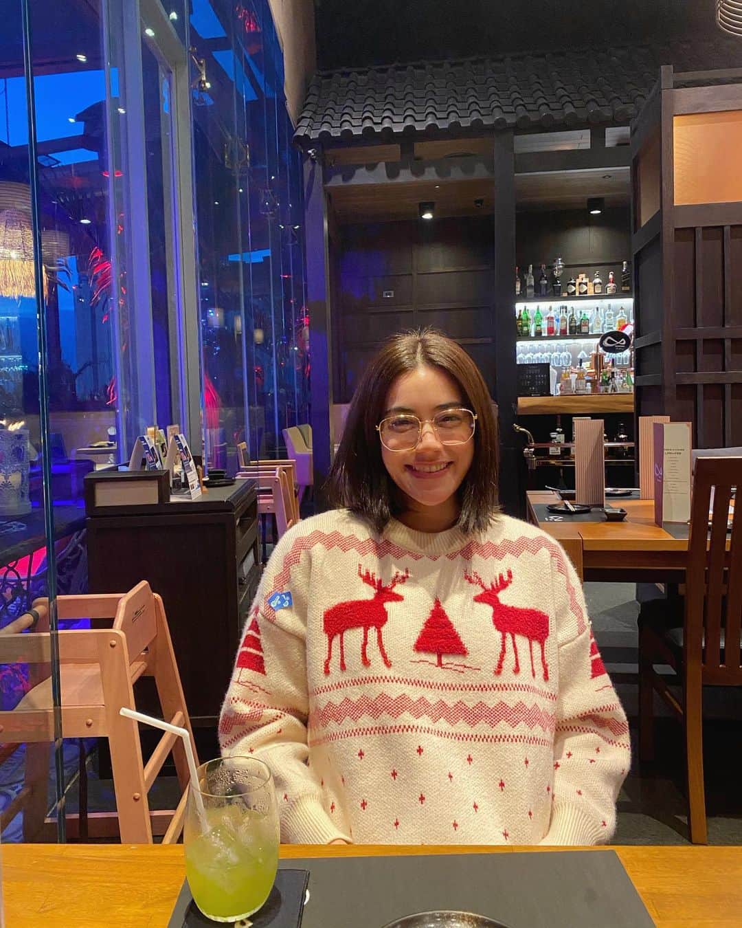 キンバリー・アン・ウォーテマス・ティアムシリのインスタグラム：「Sweaters all the way to 2021 ❤️」