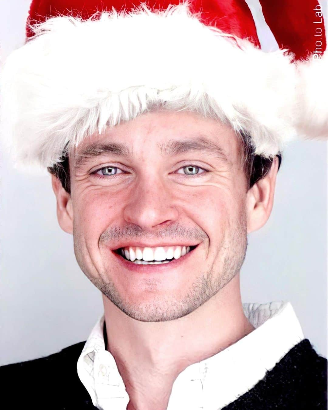 ヒュー・ダンシーさんのインスタグラム写真 - (ヒュー・ダンシーInstagram)「Merry Christmas!🎄🎁」12月25日 20時45分 - hugh_dancy