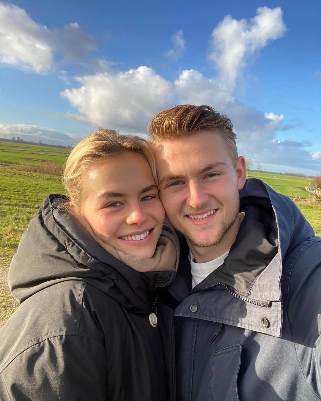 マタイス・デ・リフトのインスタグラム：「Merry Christmas from us! 🎄」