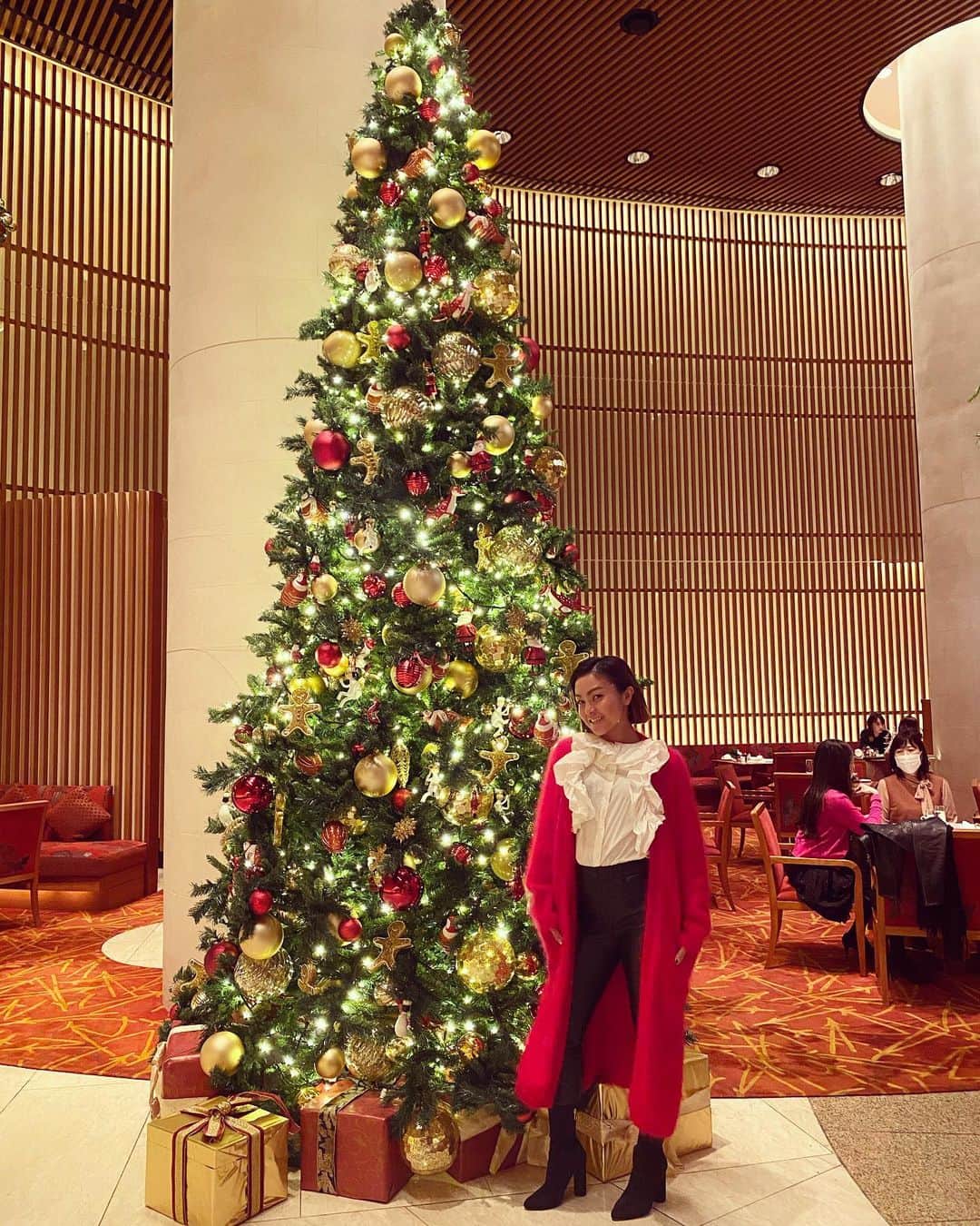Nazukiのインスタグラム：「🎄 𝓜𝓮𝓻𝓻𝔂 𝓒𝓱𝓻𝓲𝓼𝓽𝓶𝓪𝓼 🎄  素敵なchristmasを✨❤️✨❤️  クリスマスイルミネーションが、 一年の中で、一番、街中を照らしてくれるね✨✨✨  #christmas #xmas #xmastree  #christmastree #irumination  #night #クリスマス　#クリスマスツリー　 #イルミネーション」